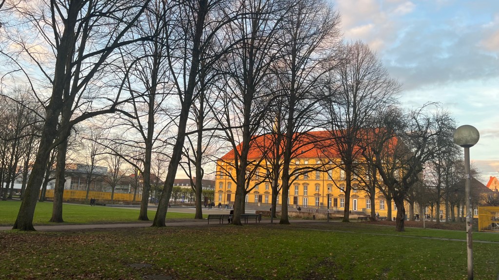 Schlossgarten nach der Razzia: Ein Stimmungsbild vom&nbsp;Campus